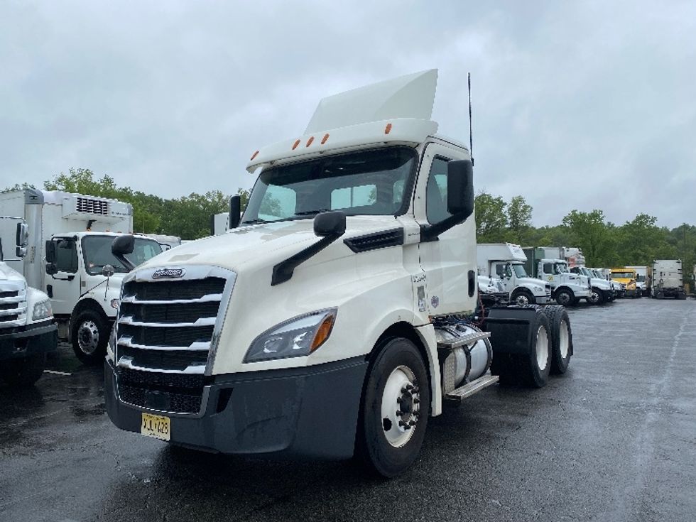 Day Cab Tractor-Heavy Duty Tractors-Freightliner-2018-T12664ST-Parsippany-NJ-235,777\n\t\tmiles-$ 48,250 - Image 3