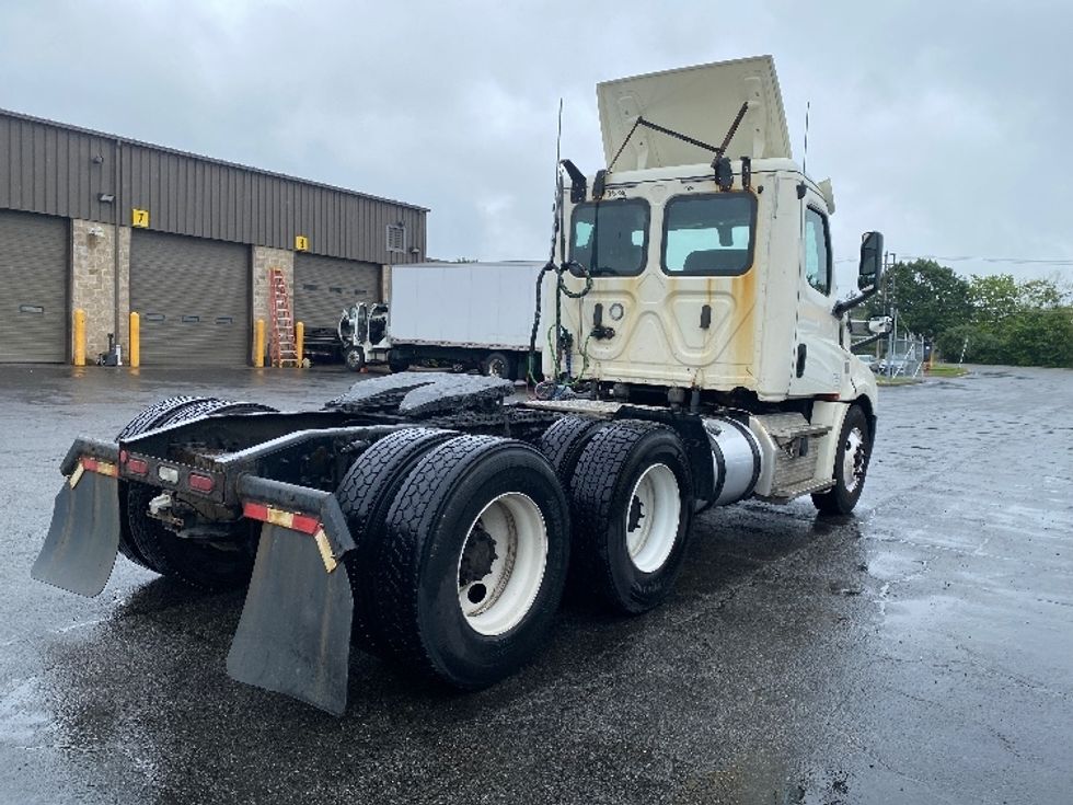 Day Cab Tractor-Heavy Duty Tractors-Freightliner-2018-T12664ST-Parsippany-NJ-235,777\n\t\tmiles-$ 48,250 - Image 7