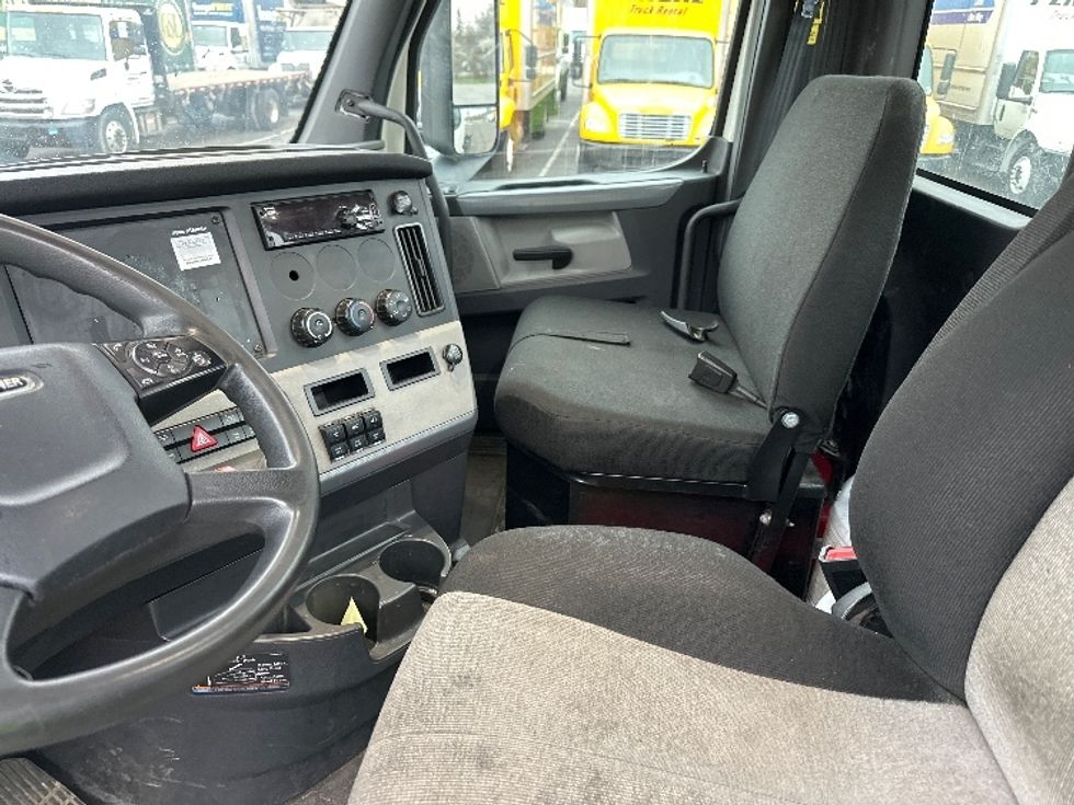 Day Cab Tractor-Heavy Duty Tractors-Freightliner-2018-T12664ST-Parsippany-NJ-422,761\n\t\tmiles-$ 39,250 - Image 11