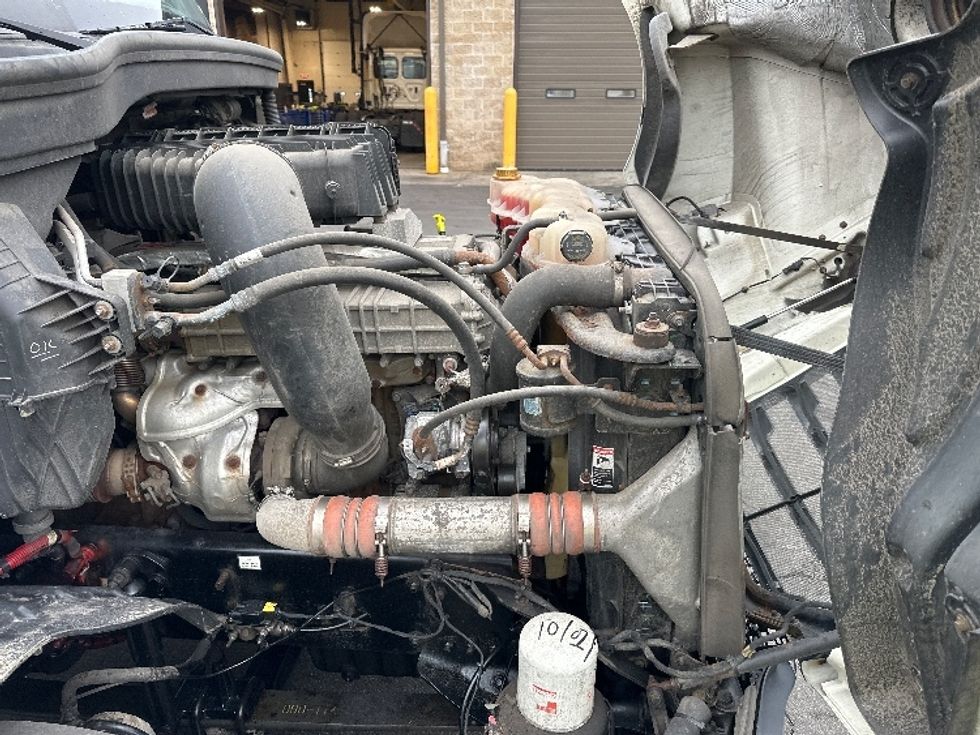 Day Cab Tractor-Heavy Duty Tractors-Freightliner-2018-T12664ST-Parsippany-NJ-422,761\n\t\tmiles-$ 39,250 - Image 15