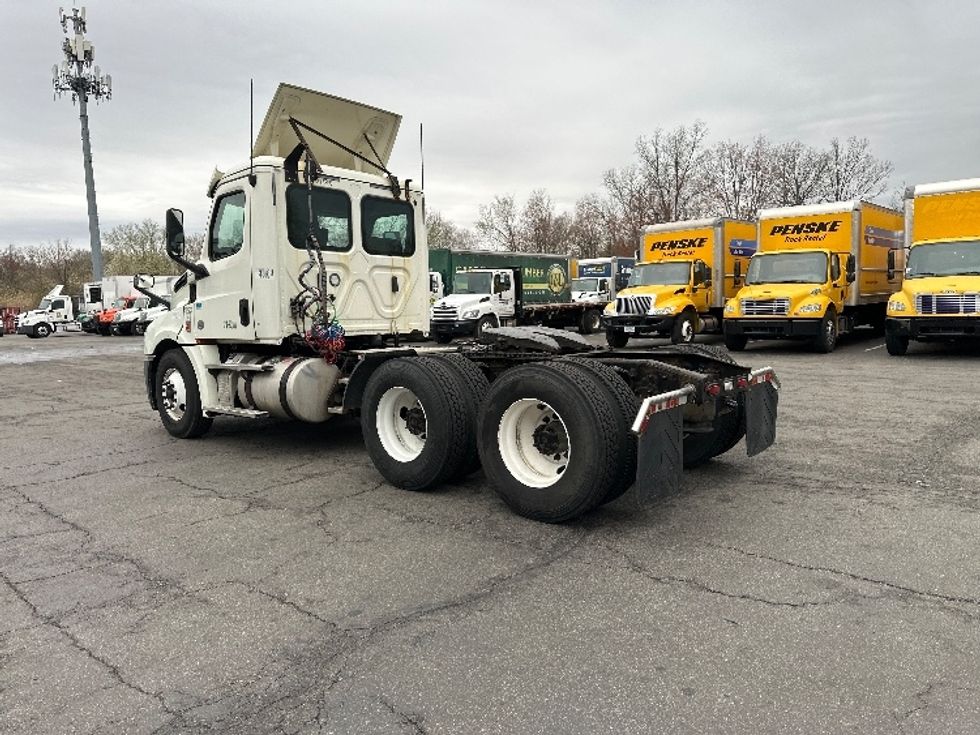 Day Cab Tractor-Heavy Duty Tractors-Freightliner-2018-T12664ST-Parsippany-NJ-422,761\n\t\tmiles-$ 39,250 - Image 5