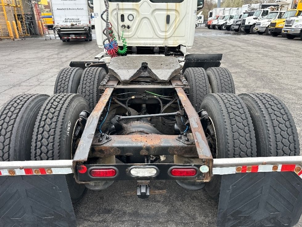 Day Cab Tractor-Heavy Duty Tractors-Freightliner-2018-T12664ST-Parsippany-NJ-422,761\n\t\tmiles-$ 39,250 - Image 6