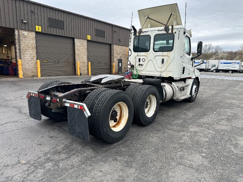 Day Cab Tractor-Heavy Duty Tractors-Freightliner-2018-T12664ST-Parsippany-NJ-422,761\n\t\tmiles-$ 39,250 - Image 7