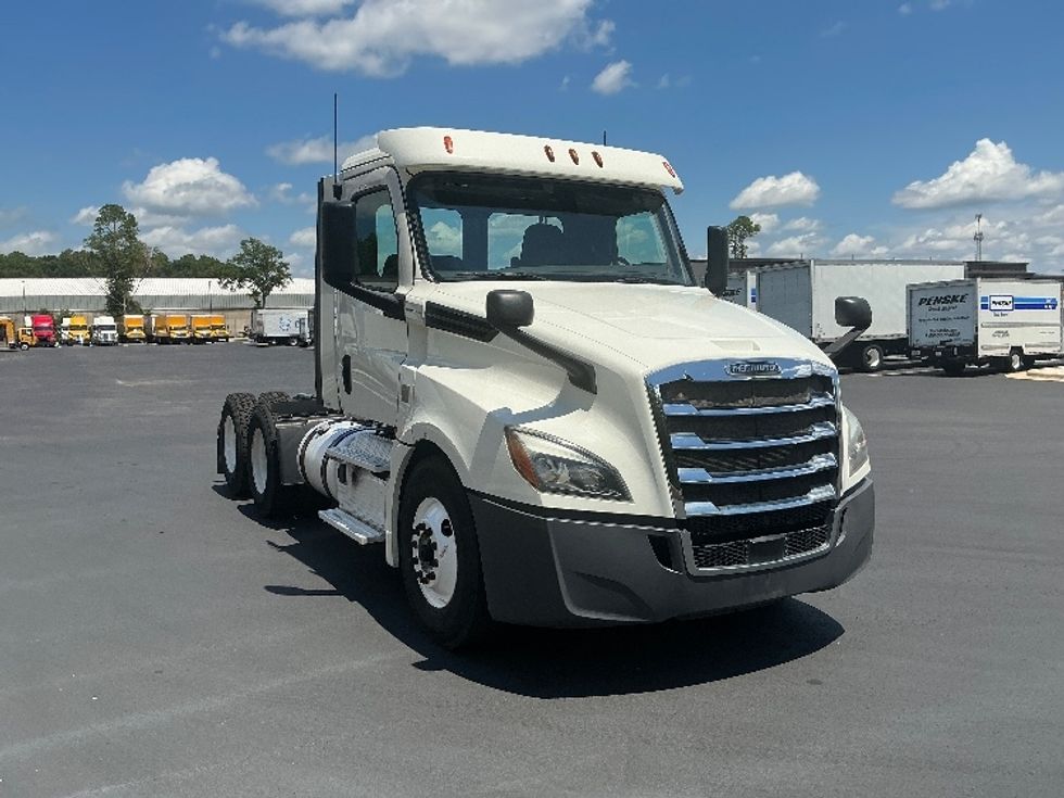 Day Cab Tractor-Heavy Duty Tractors-Freightliner-2018-T12664ST-Pensacola-FL-407,363\n\t\tmiles-$ 43,750 - Image 1
