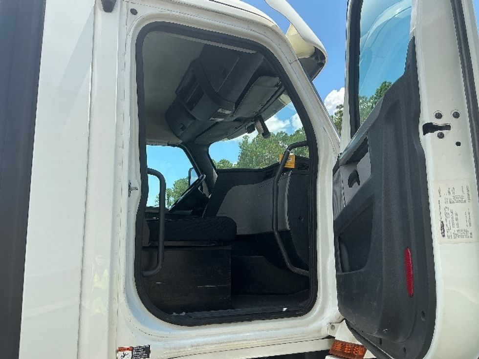 Day Cab Tractor-Heavy Duty Tractors-Freightliner-2018-T12664ST-Pensacola-FL-407,363\n\t\tmiles-$ 43,750 - Image 12