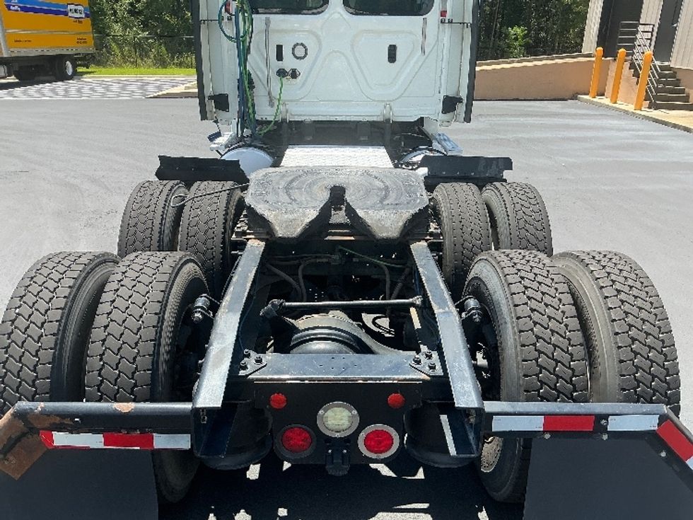 Day Cab Tractor-Heavy Duty Tractors-Freightliner-2018-T12664ST-Pensacola-FL-407,363\n\t\tmiles-$ 43,750 - Image 6