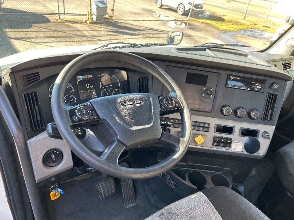 Day Cab Tractor-Heavy Duty Tractors-Freightliner-2018-T12664ST-Pensacola-FL-446,818\n\t\tmiles-$ 46,750 - Image 10