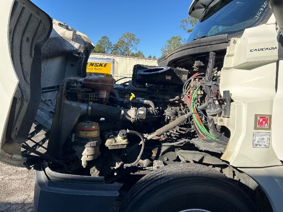 Day Cab Tractor-Heavy Duty Tractors-Freightliner-2018-T12664ST-Pensacola-FL-446,818\n\t\tmiles-$ 46,750 - Image 16