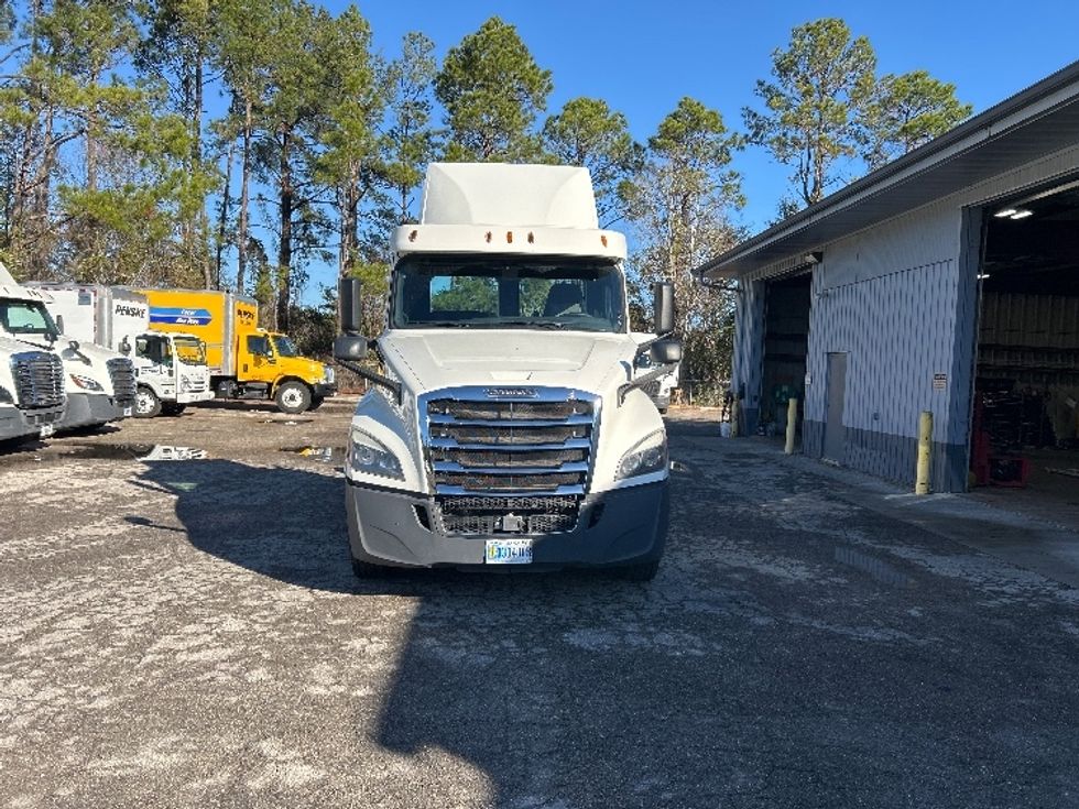 Day Cab Tractor-Heavy Duty Tractors-Freightliner-2018-T12664ST-Pensacola-FL-446,818\n\t\tmiles-$ 46,750 - Image 2