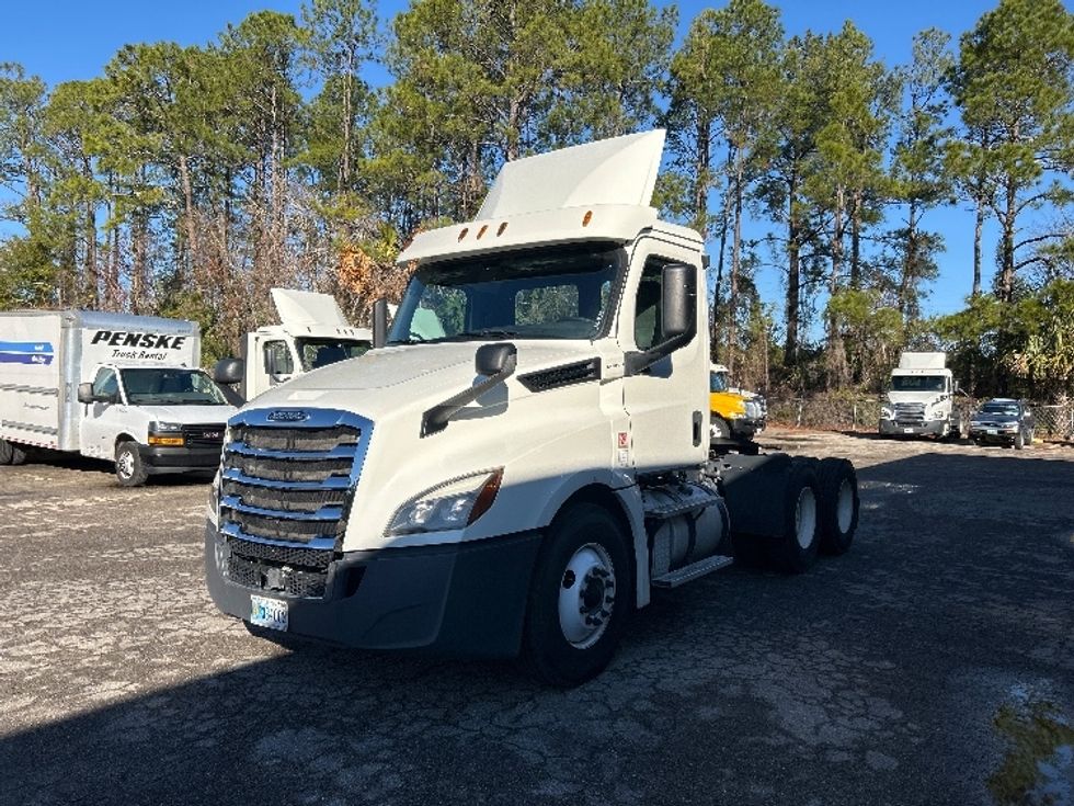 Day Cab Tractor-Heavy Duty Tractors-Freightliner-2018-T12664ST-Pensacola-FL-446,818\n\t\tmiles-$ 46,750 - Image 3