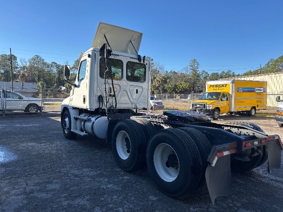 Day Cab Tractor-Heavy Duty Tractors-Freightliner-2018-T12664ST-Pensacola-FL-446,818\n\t\tmiles-$ 46,750 - Image 5