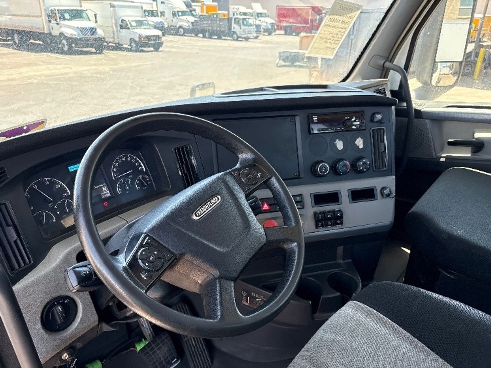 Day Cab Tractor-Heavy Duty Tractors-Freightliner-2018-T12664ST-Phoenix-AZ-192,326\n\t\tmiles-$ 55,500 - Image 10