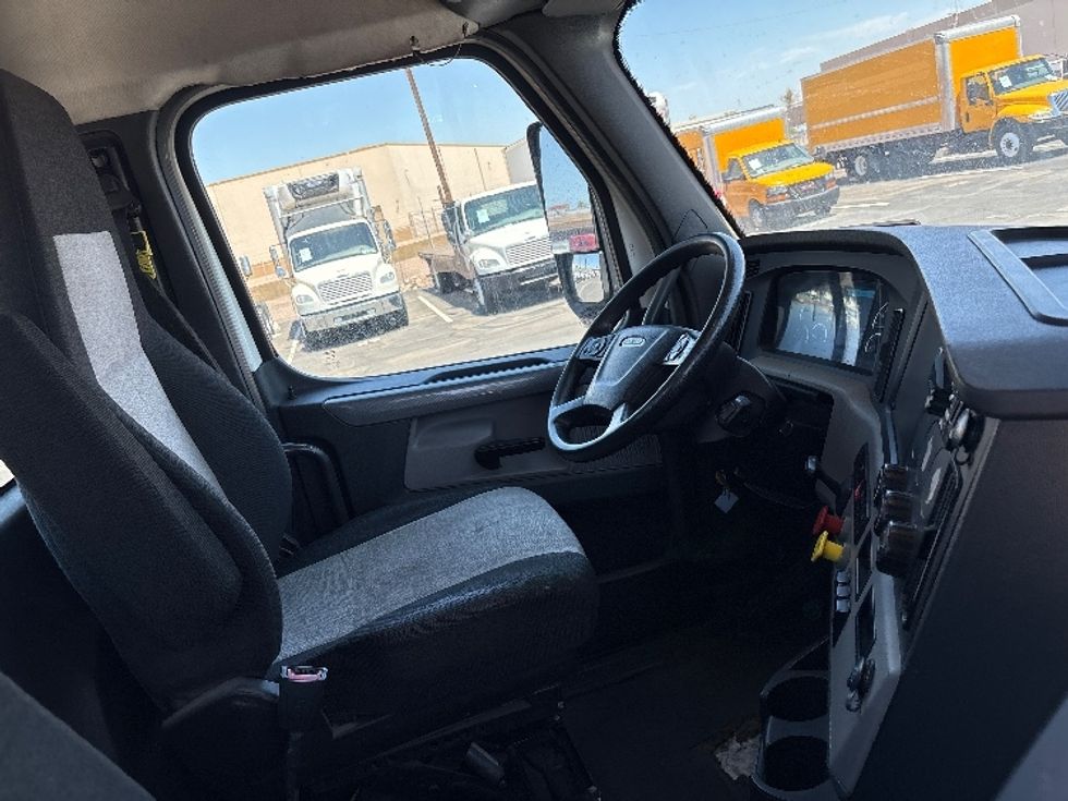 Day Cab Tractor-Heavy Duty Tractors-Freightliner-2018-T12664ST-Phoenix-AZ-192,326\n\t\tmiles-$ 55,500 - Image 14