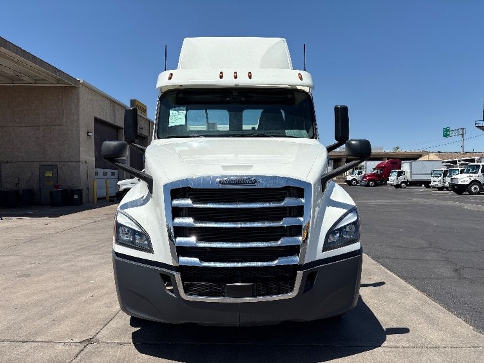 Day Cab Tractor-Heavy Duty Tractors-Freightliner-2018-T12664ST-Phoenix-AZ-192,326\n\t\tmiles-$ 55,500 - Image 2