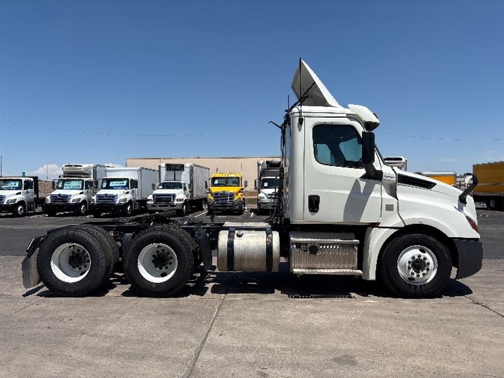 Day Cab Tractor-Heavy Duty Tractors-Freightliner-2018-T12664ST-Phoenix-AZ-192,326\n\t\tmiles-$ 55,500 - Image 8