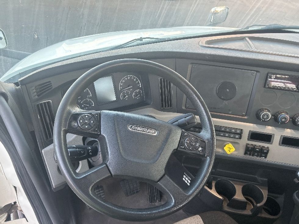 Day Cab Tractor-Heavy Duty Tractors-Freightliner-2018-T12664ST-Phoenix-AZ-250,503\n\t\tmiles-$ 48,250 - Image 11