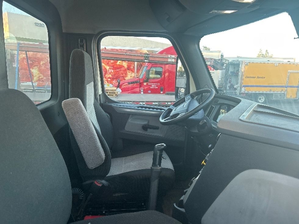 Day Cab Tractor-Heavy Duty Tractors-Freightliner-2018-T12664ST-Phoenix-AZ-250,503\n\t\tmiles-$ 48,250 - Image 12