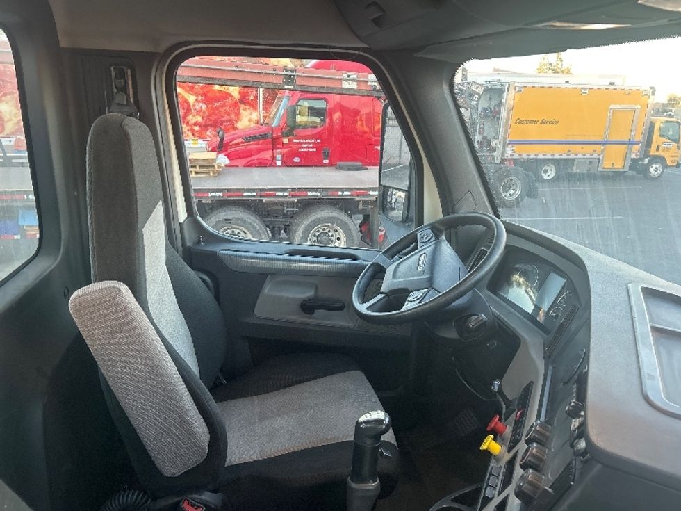 Day Cab Tractor-Heavy Duty Tractors-Freightliner-2018-T12664ST-Phoenix-AZ-250,503\n\t\tmiles-$ 48,250 - Image 14