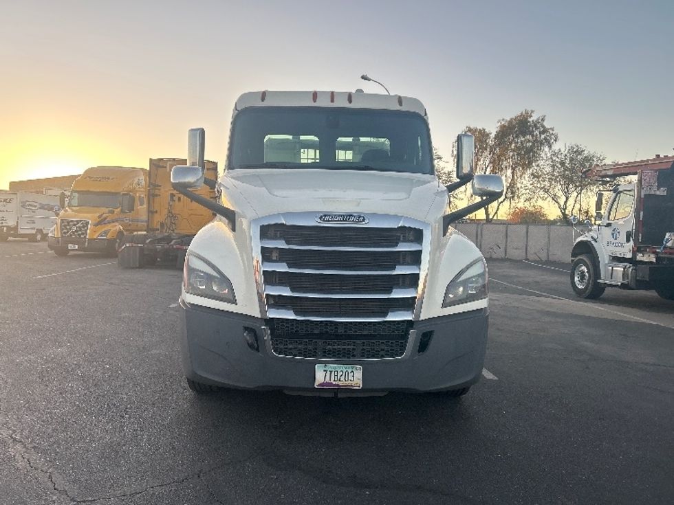 Day Cab Tractor-Heavy Duty Tractors-Freightliner-2018-T12664ST-Phoenix-AZ-250,503\n\t\tmiles-$ 48,250 - Image 2