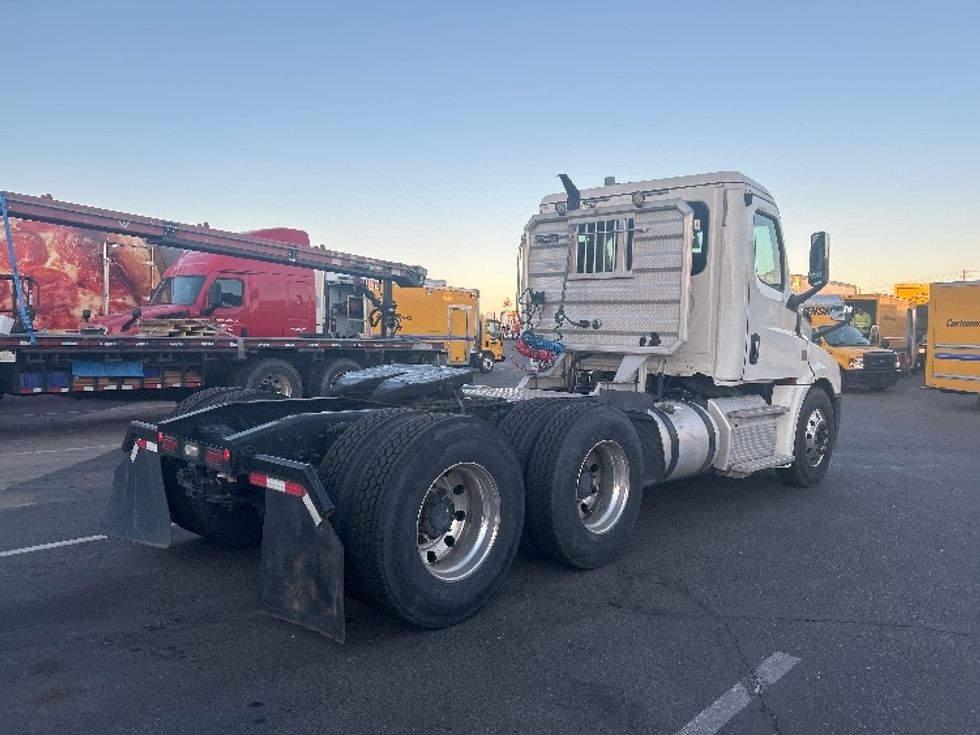 Day Cab Tractor-Heavy Duty Tractors-Freightliner-2018-T12664ST-Phoenix-AZ-250,503\n\t\tmiles-$ 48,250 - Image 7