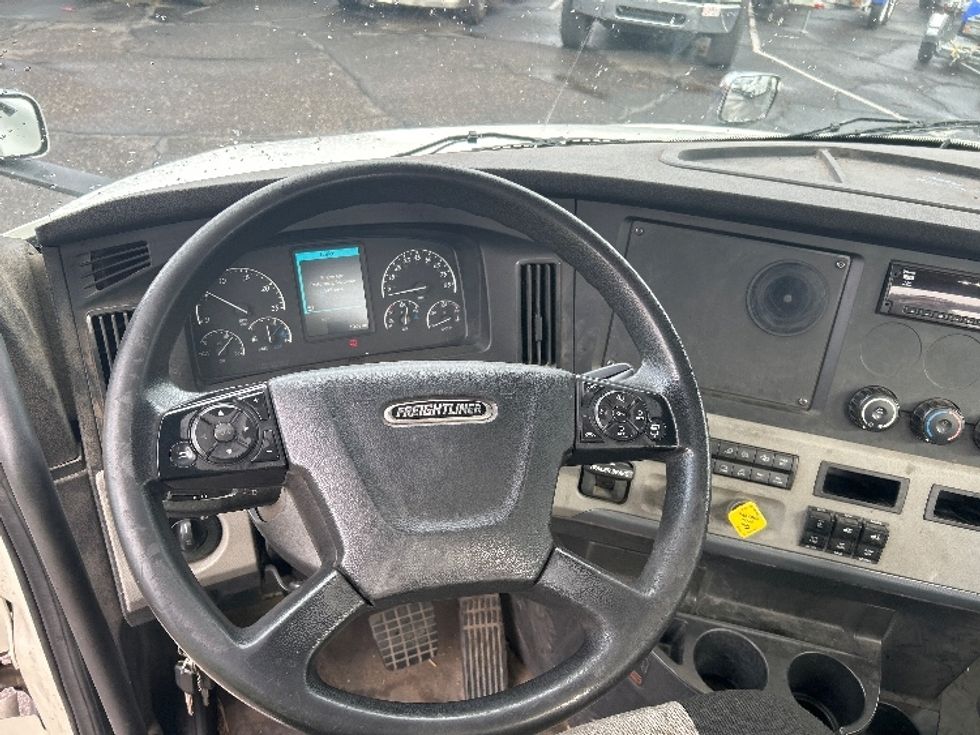 Day Cab Tractor-Heavy Duty Tractors-Freightliner-2018-T12664ST-Phoenix-AZ-302,089\n\t\tmiles-$ 45,500 - Image 11