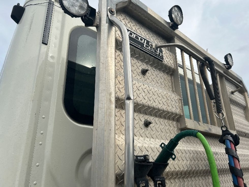 Day Cab Tractor-Heavy Duty Tractors-Freightliner-2018-T12664ST-Phoenix-AZ-302,089\n\t\tmiles-$ 45,500 - Image 19