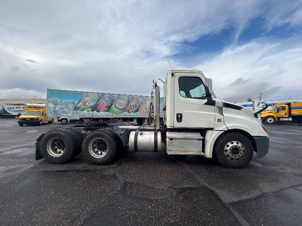 Day Cab Tractor-Heavy Duty Tractors-Freightliner-2018-T12664ST-Phoenix-AZ-302,089\n\t\tmiles-$ 45,500 - Image 8