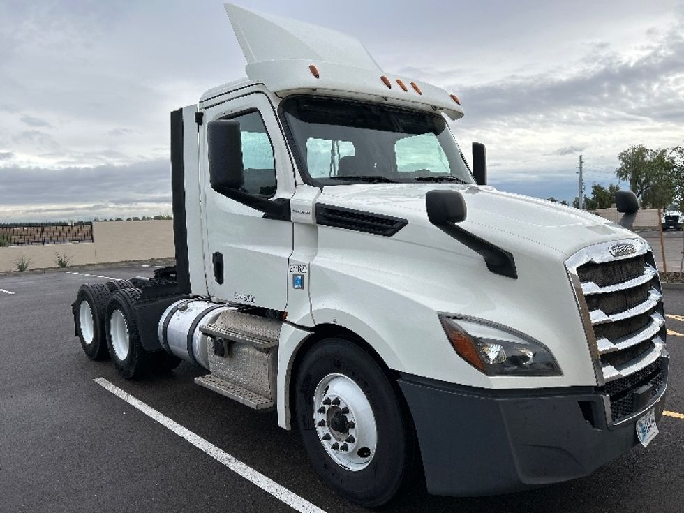 Day Cab Tractor-Heavy Duty Tractors-Freightliner-2018-T12664ST-Phoenix-AZ-401,166\n\t\tmiles-$ 42,000 - Image 1