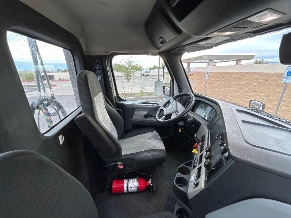 Day Cab Tractor-Heavy Duty Tractors-Freightliner-2018-T12664ST-Phoenix-AZ-401,166\n\t\tmiles-$ 42,000 - Image 14