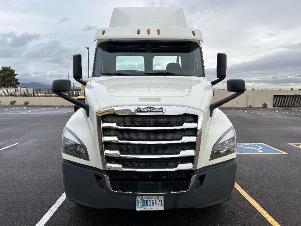 Day Cab Tractor-Heavy Duty Tractors-Freightliner-2018-T12664ST-Phoenix-AZ-401,166\n\t\tmiles-$ 42,000 - Image 2