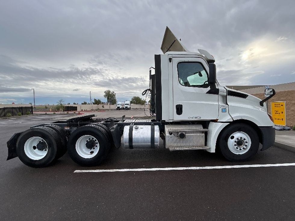 Day Cab Tractor-Heavy Duty Tractors-Freightliner-2018-T12664ST-Phoenix-AZ-401,166\n\t\tmiles-$ 42,000 - Image 8