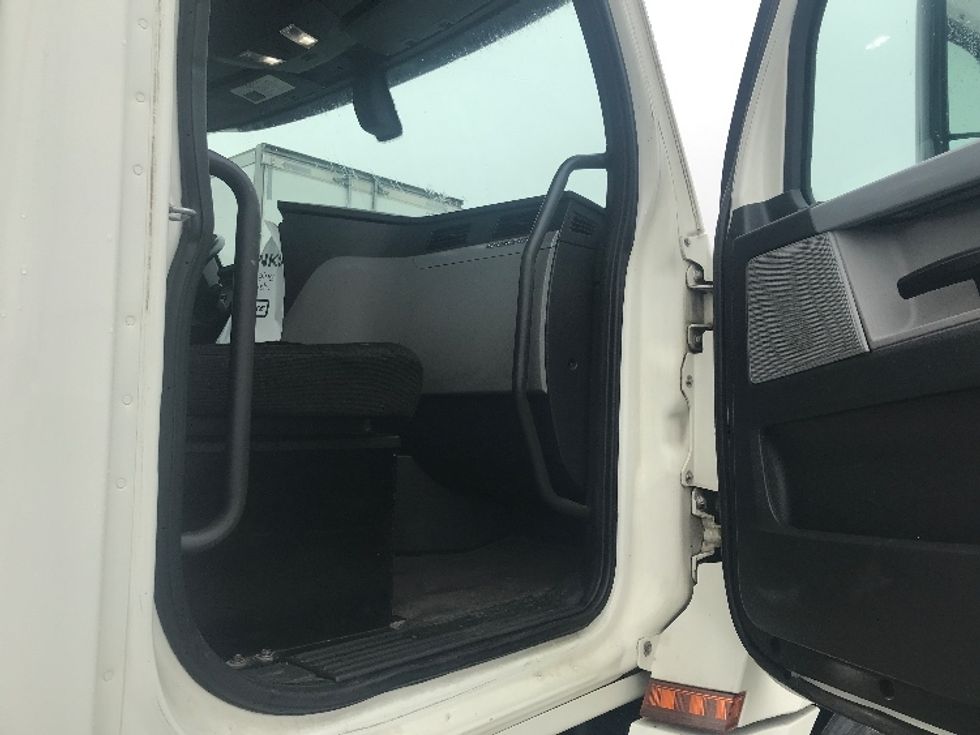 Day Cab Tractor-Heavy Duty Tractors-Freightliner-2018-T12664ST-Piqua-OH-379,801\n\t\tmiles-$ 47,000 - Image 12