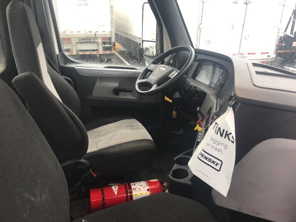 Day Cab Tractor-Heavy Duty Tractors-Freightliner-2018-T12664ST-Piqua-OH-379,801\n\t\tmiles-$ 47,000 - Image 14