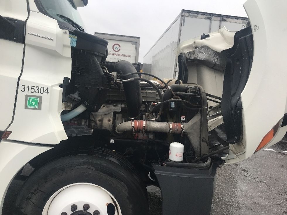 Day Cab Tractor-Heavy Duty Tractors-Freightliner-2018-T12664ST-Piqua-OH-379,801\n\t\tmiles-$ 47,000 - Image 15