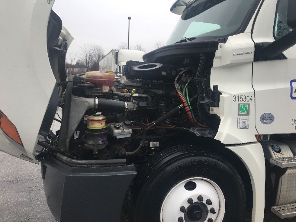 Day Cab Tractor-Heavy Duty Tractors-Freightliner-2018-T12664ST-Piqua-OH-379,801\n\t\tmiles-$ 47,000 - Image 16