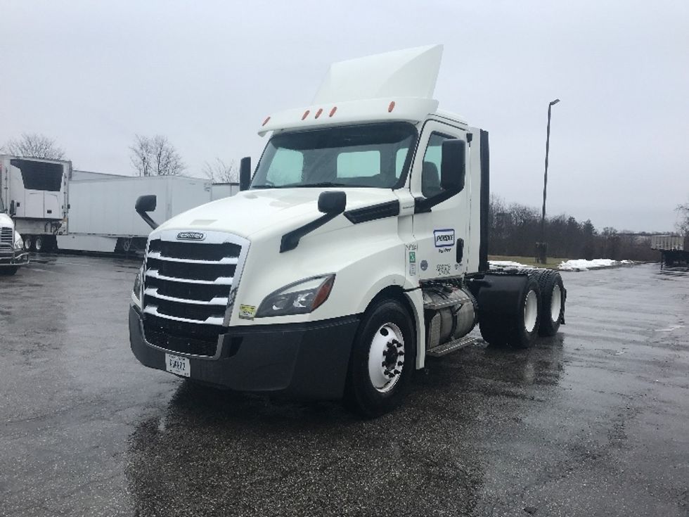 Day Cab Tractor-Heavy Duty Tractors-Freightliner-2018-T12664ST-Piqua-OH-379,801\n\t\tmiles-$ 47,000 - Image 3
