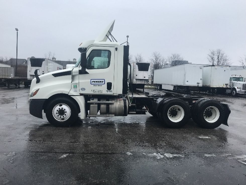 Day Cab Tractor-Heavy Duty Tractors-Freightliner-2018-T12664ST-Piqua-OH-379,801\n\t\tmiles-$ 47,000 - Image 4