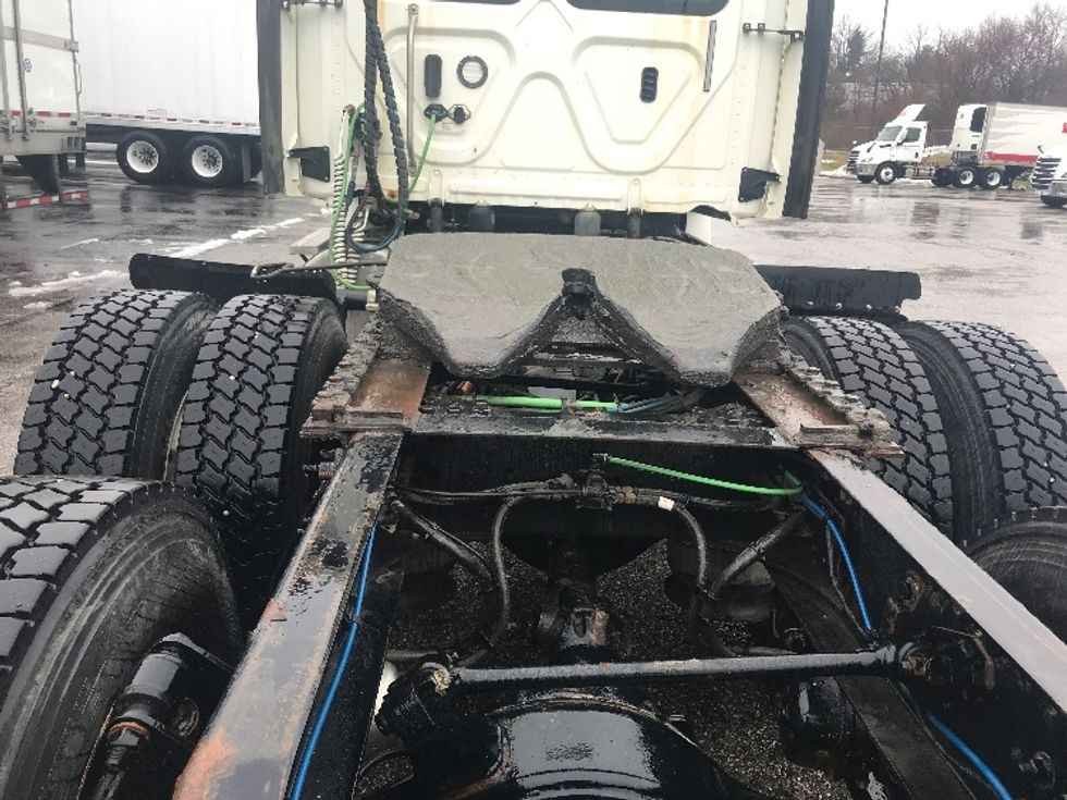 Day Cab Tractor-Heavy Duty Tractors-Freightliner-2018-T12664ST-Piqua-OH-379,801\n\t\tmiles-$ 47,000 - Image 6