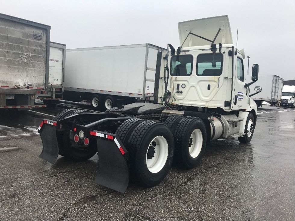 Day Cab Tractor-Heavy Duty Tractors-Freightliner-2018-T12664ST-Piqua-OH-379,801\n\t\tmiles-$ 47,000 - Image 7
