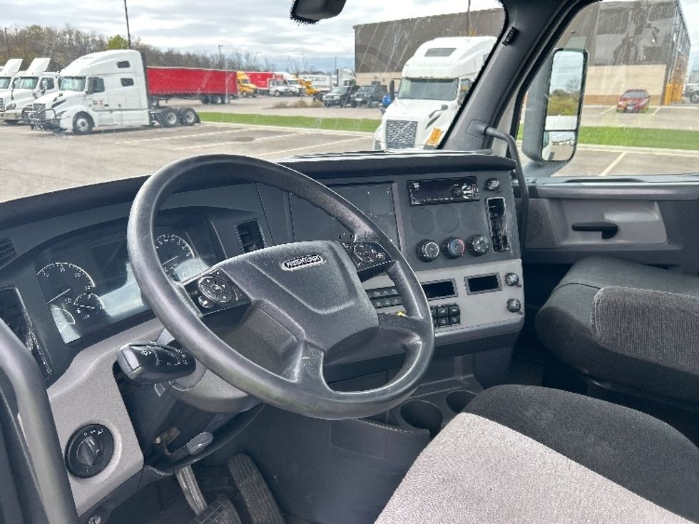 Day Cab Tractor-Heavy Duty Tractors-Freightliner-2018-T12664ST-Piqua-OH-409,551\n\t\tmiles-$ 46,500 - Image 10