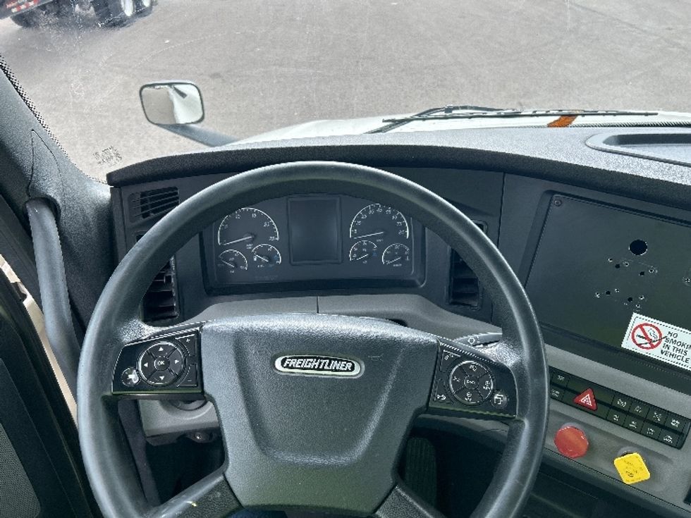 Day Cab Tractor-Heavy Duty Tractors-Freightliner-2018-T12664ST-Piqua-OH-409,551\n\t\tmiles-$ 46,500 - Image 11
