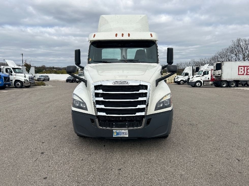 Day Cab Tractor-Heavy Duty Tractors-Freightliner-2018-T12664ST-Piqua-OH-409,551\n\t\tmiles-$ 46,500 - Image 2
