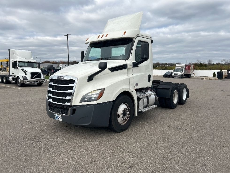 Day Cab Tractor-Heavy Duty Tractors-Freightliner-2018-T12664ST-Piqua-OH-409,551\n\t\tmiles-$ 46,500 - Image 3