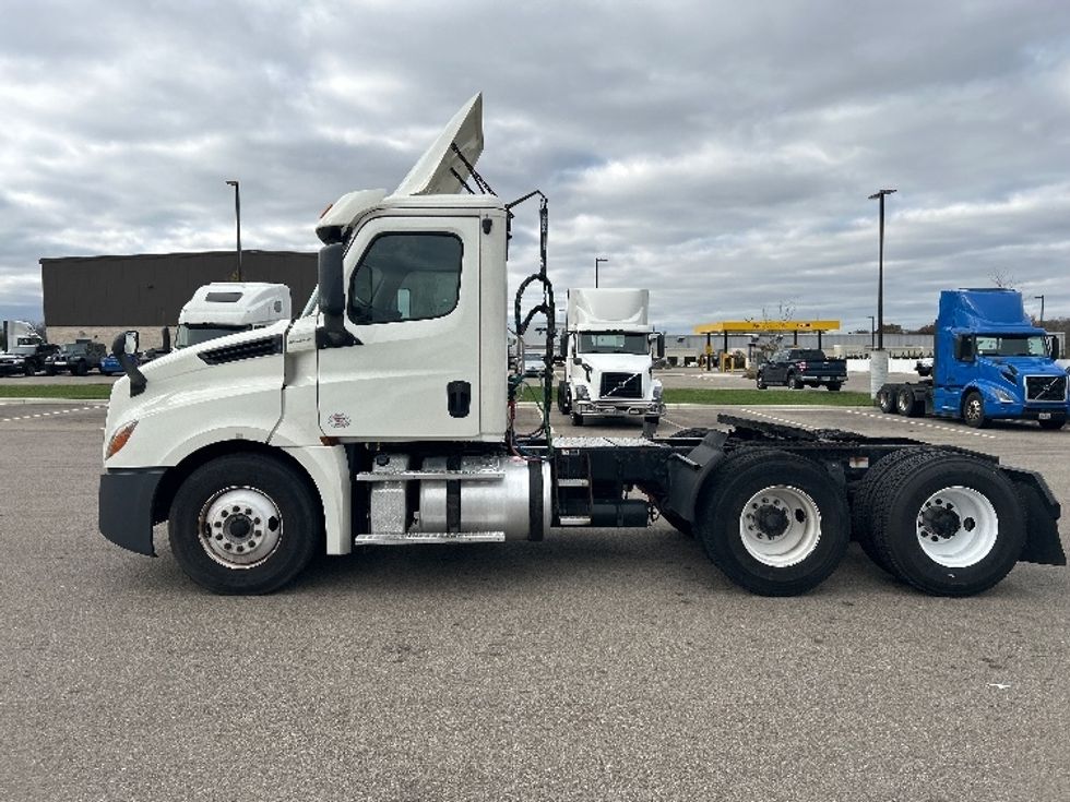 Day Cab Tractor-Heavy Duty Tractors-Freightliner-2018-T12664ST-Piqua-OH-409,551\n\t\tmiles-$ 46,500 - Image 4