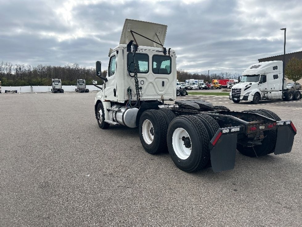 Day Cab Tractor-Heavy Duty Tractors-Freightliner-2018-T12664ST-Piqua-OH-409,551\n\t\tmiles-$ 46,500 - Image 5