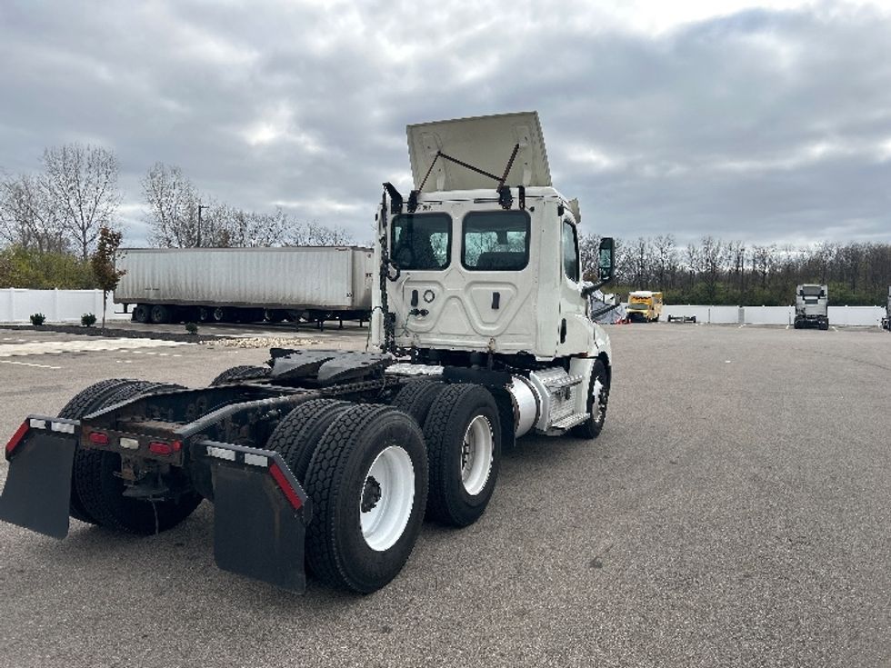 Day Cab Tractor-Heavy Duty Tractors-Freightliner-2018-T12664ST-Piqua-OH-409,551\n\t\tmiles-$ 46,500 - Image 7