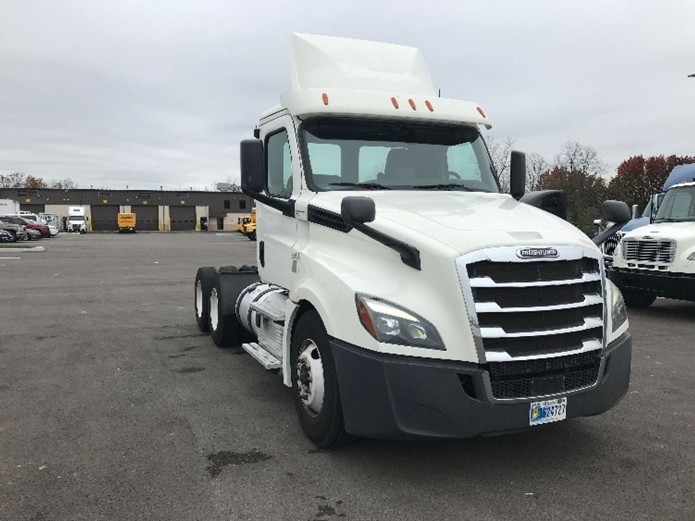 Day Cab Tractor-Heavy Duty Tractors-Freightliner-2018-T12664ST-Piqua-OH-418,253\n\t\tmiles-$ 46,000 - Image 1
