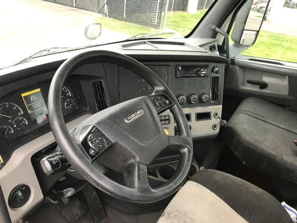 Day Cab Tractor-Heavy Duty Tractors-Freightliner-2018-T12664ST-Piqua-OH-418,253\n\t\tmiles-$ 46,000 - Image 10