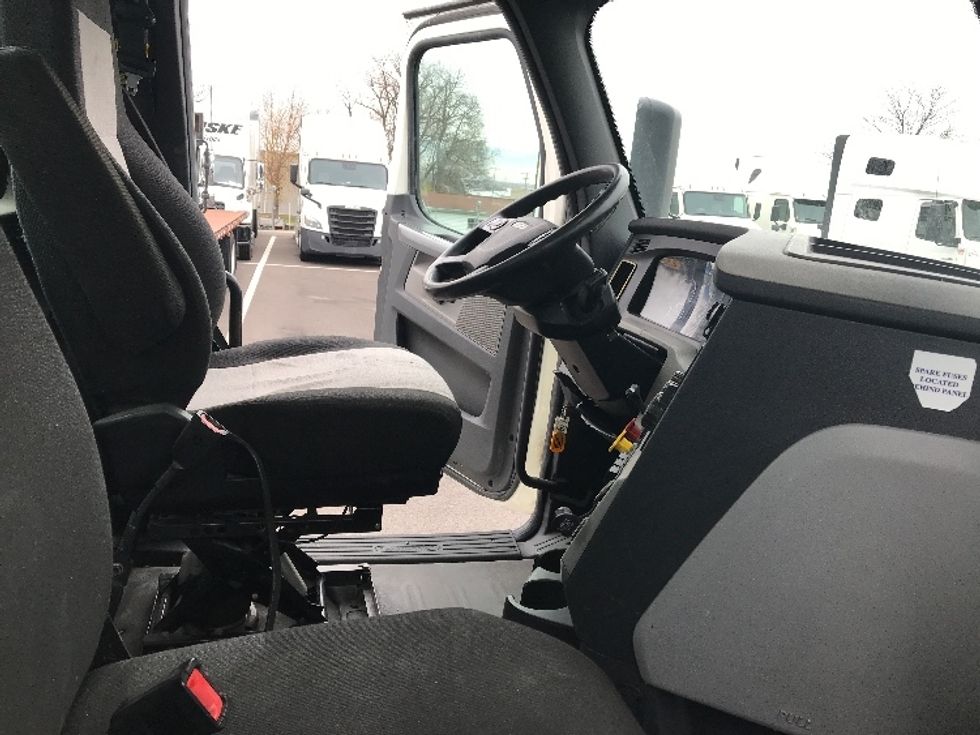 Day Cab Tractor-Heavy Duty Tractors-Freightliner-2018-T12664ST-Piqua-OH-418,253\n\t\tmiles-$ 46,000 - Image 14