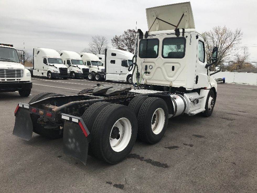 Day Cab Tractor-Heavy Duty Tractors-Freightliner-2018-T12664ST-Piqua-OH-418,253\n\t\tmiles-$ 46,000 - Image 7